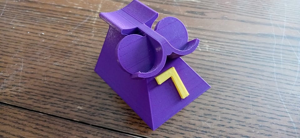 Nintendo GameCube Controller Stand (Waluigi)