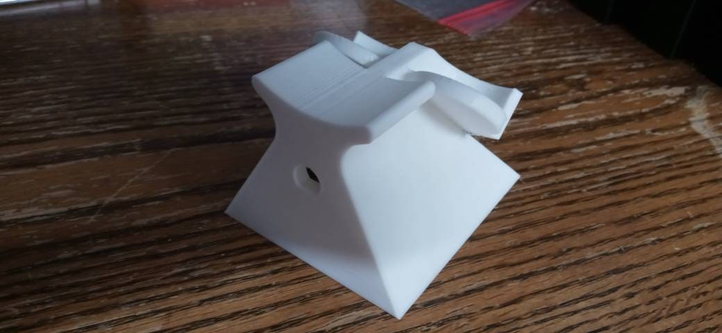 Nintendo GameCube Controller Stand (Yoshi)