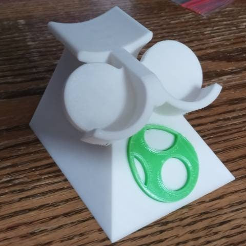 Nintendo GameCube Controller Stand (Yoshi)